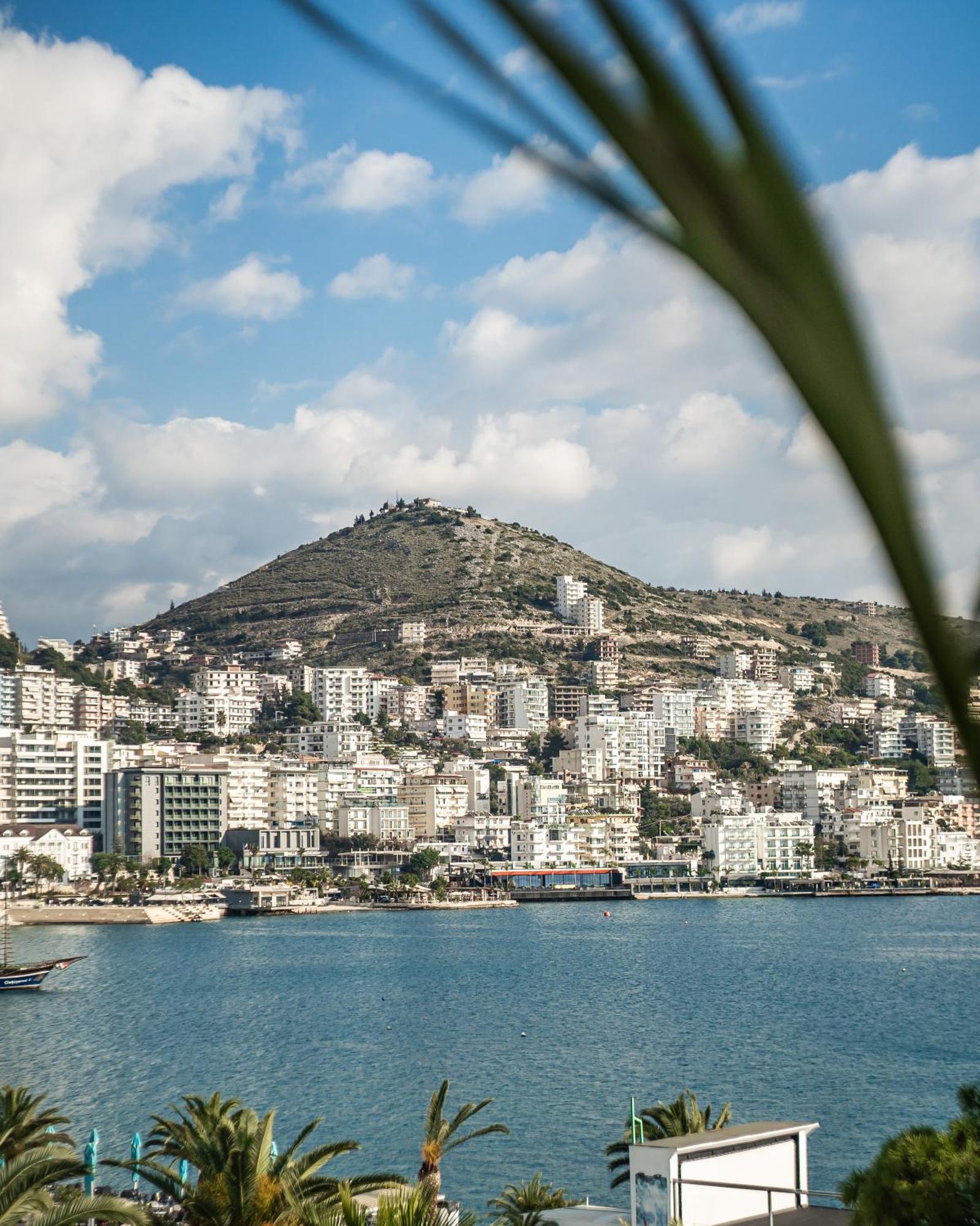 Hotel Vale Sarandë Esterno foto