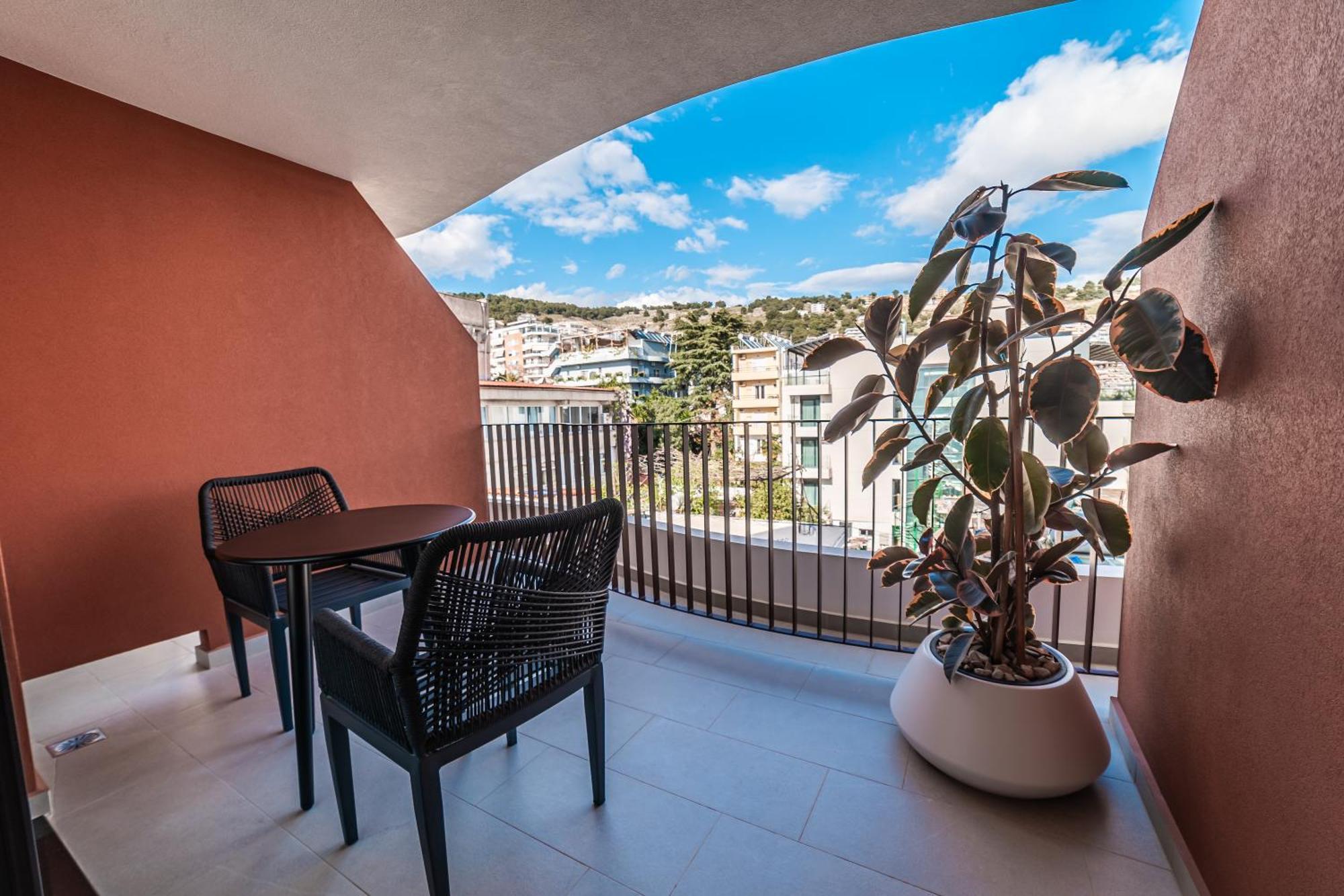 Hotel Vale Sarandë Esterno foto